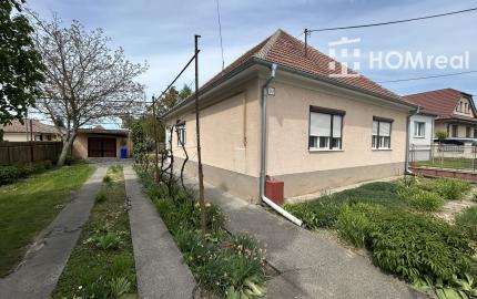 HOMreal.sk |  Rodinný dom na predaj Malženice – veľký pozemok, garáž, ideálny na rekonštrukciu