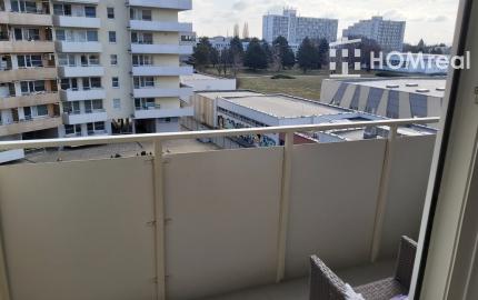 HOMreal.sk | Ponúka na prenájom priestranný a kompletne zariadený 2-izbový byt v obľúbenom bytovom dome Botanika v Trnave