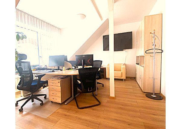 HOMreal. sk / Kancelárske priestory na prenájom v centre Trnavy s parkovaním.