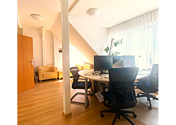 HOMreal. sk / Kancelárske priestory na prenájom v centre Trnavy s parkovaním.