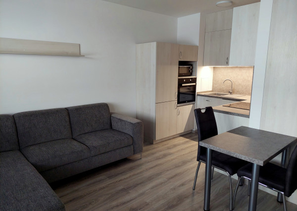 HOMreal.sk |  na prenájom moderný 2-izbový byt v bytovom dome Arboria na Novomestskej ulici.