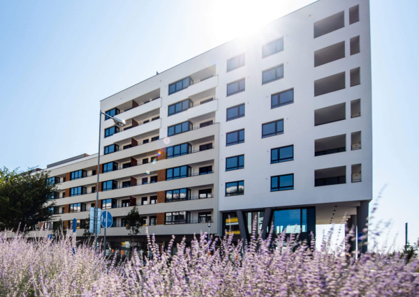 HOMreal.sk |  na prenájom moderný 2-izbový byt v bytovom dome Arboria na Novomestskej ulici.