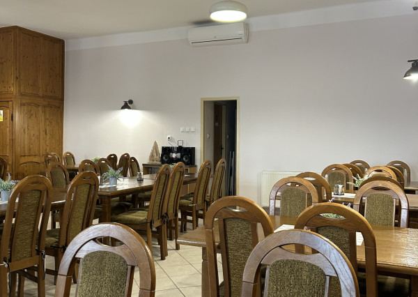 HOMreal.sk | Na predaj: zrekonštruovaná budova obchodu a služieb s 2-izbovým domom – ideálne spojenie podnikania a bývania