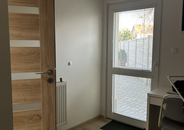 HOMreal.sk | Na predaj: zrekonštruovaná budova obchodu a služieb s 2-izbovým domom – ideálne spojenie podnikania a bývania