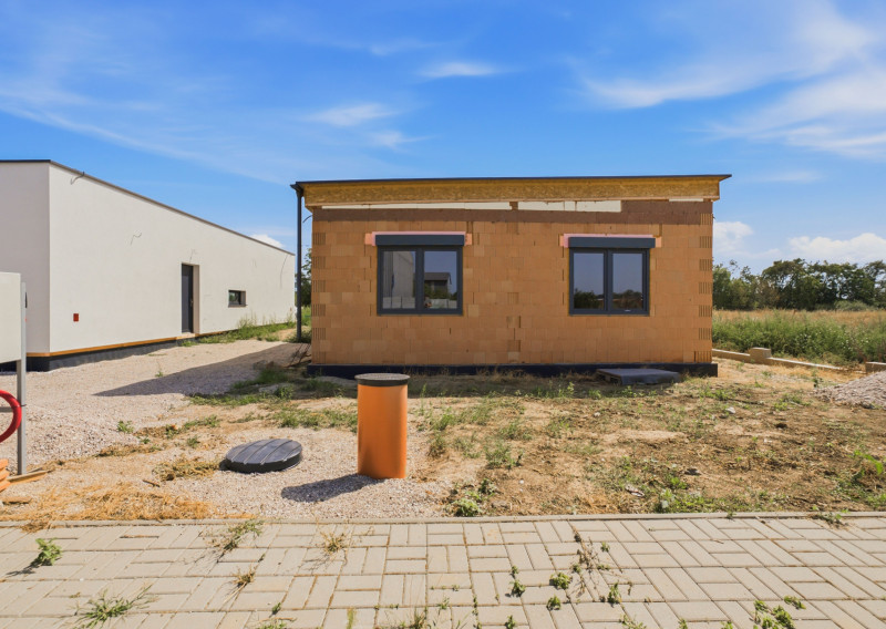 HOMreal.sk_MODERNÝ 4-IZBOVÝ BUNGALOV | SLOVENSKÁ NOVÁ VES | POZEMOK 508 m² | ÚŽITKOVÁ PLOCHA 120 m²