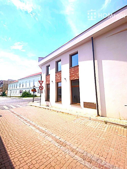 HOMreal. sk / Kancelárske priestory na prenájom v centre Trnavy s parkovaním.