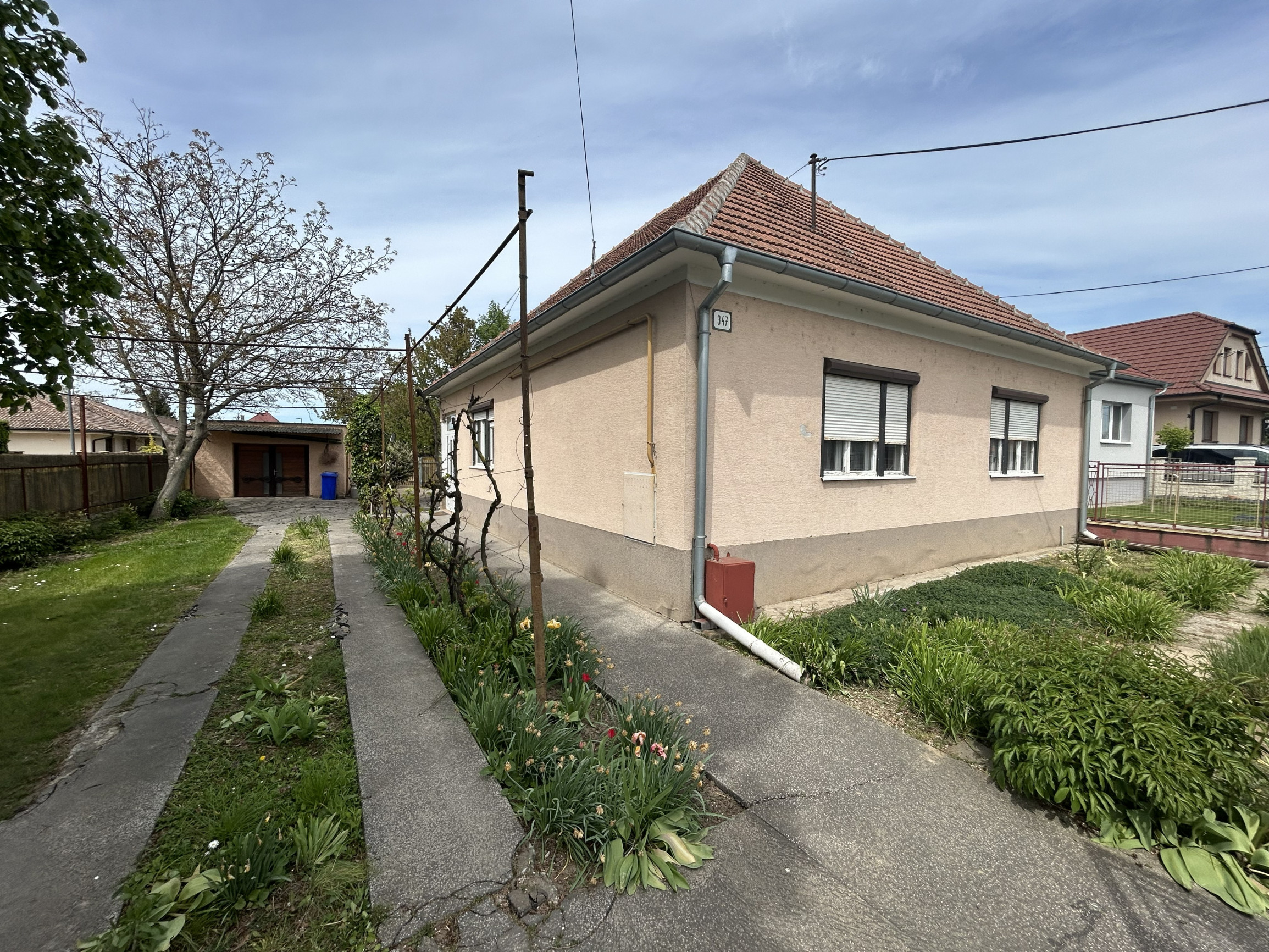 HOMreal.sk |  Rodinný dom na predaj Malženice – veľký pozemok, garáž, ideálny na rekonštrukciu